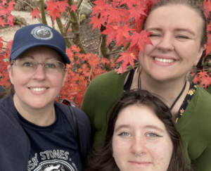 Cassandra Tiensivu and her daughters 