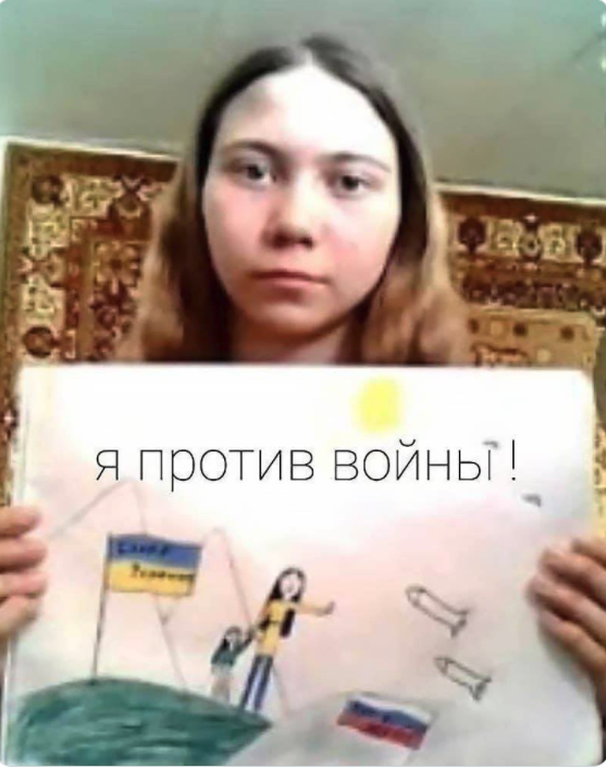 Masha Moskalyov holding her drawing opposing the Russian invasion of Ukraine 